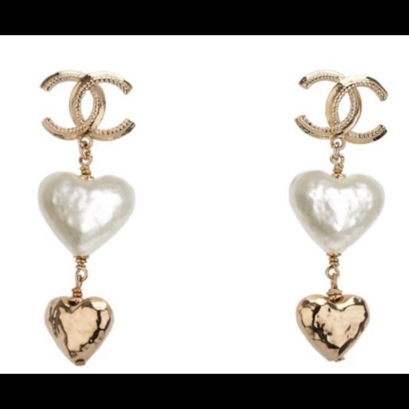 ✨❤️Beautiful Chanel Heart Earrings❤️✨ - Picture 2 of 3